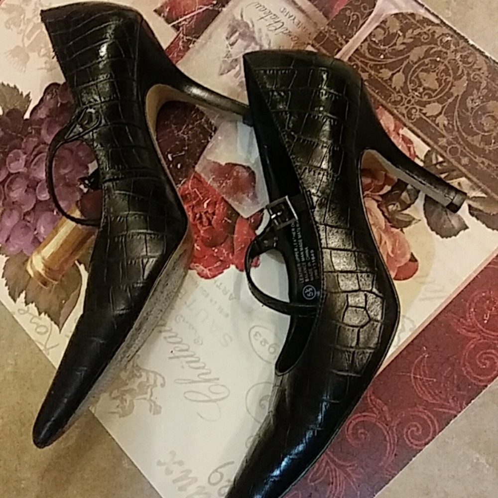 Heels - Picture 2 of 4